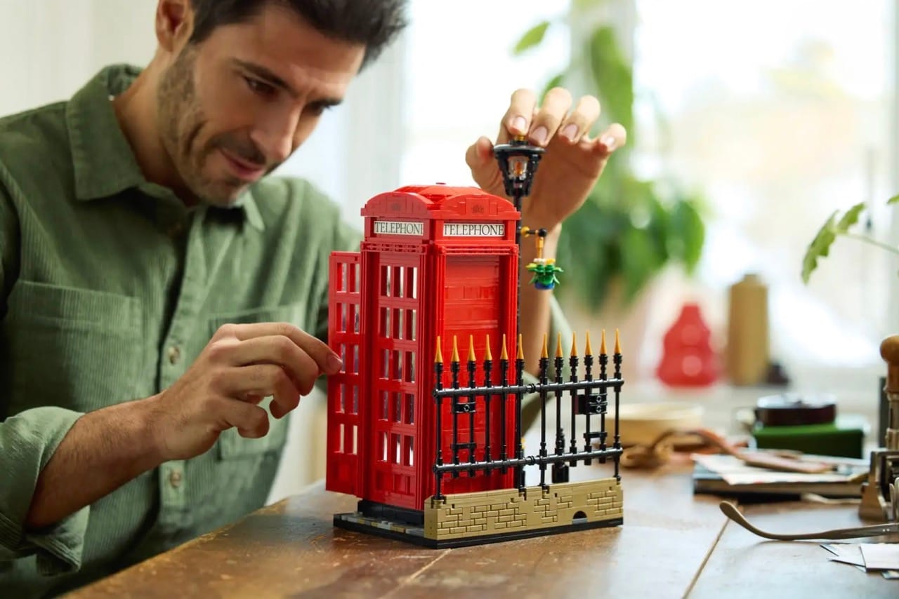 lifestyle image of a lego red london telephone box