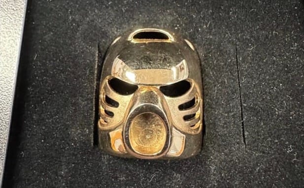 closeup of the Lego gold Bionicle mask